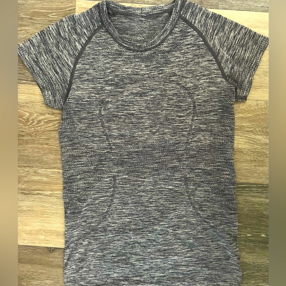 Lululemon swiftly short sleeve size 4 navy